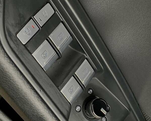 Черный Ауди E-Tron, объемом двигателя 0 л и пробегом 64 тыс. км за 35955 $, фото 51 на Automoto.ua