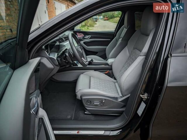 Черный Ауди E-Tron, объемом двигателя 0 л и пробегом 40 тыс. км за 48888 $, фото 17 на Automoto.ua