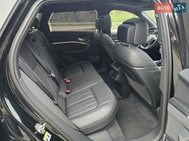 Чорний Ауді E-Tron, об'ємом двигуна 0 л та пробігом 61 тис. км за 47777 $, фото 78 на Automoto.ua