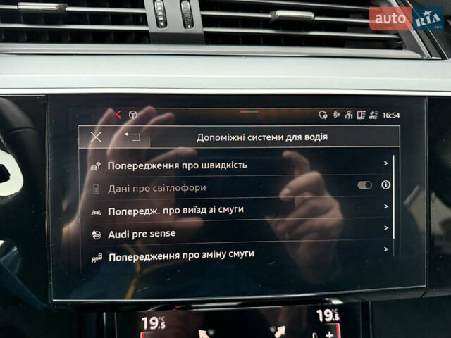 Черный Ауди E-Tron, объемом двигателя 0 л и пробегом 64 тыс. км за 31700 $, фото 48 на Automoto.ua
