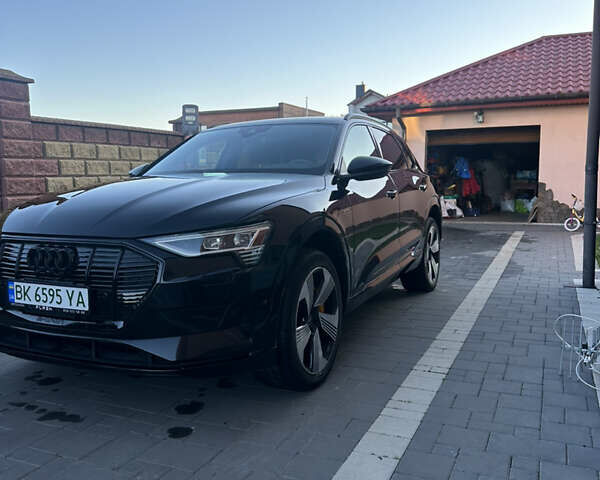 Черный Ауди E-Tron, объемом двигателя 0 л и пробегом 38 тыс. км за 35500 $, фото 11 на Automoto.ua