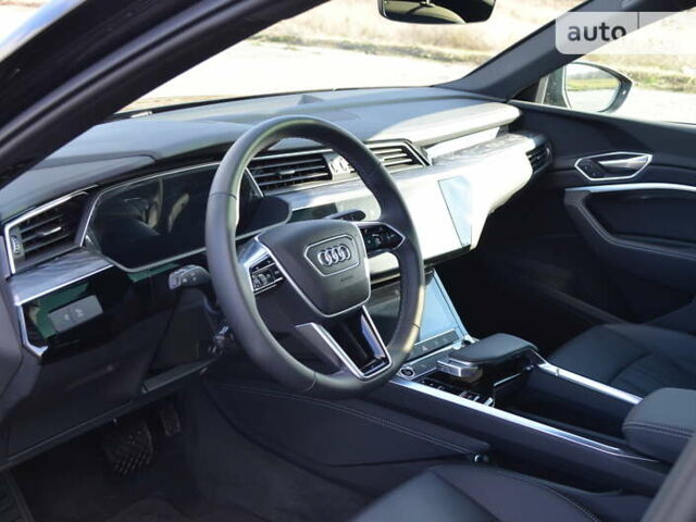 Черный Ауди E-Tron, объемом двигателя 0 л и пробегом 5 тыс. км за 47000 $, фото 2 на Automoto.ua