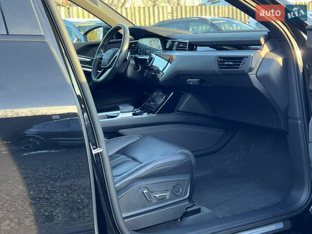 Черный Ауди E-Tron, объемом двигателя 0 л и пробегом 32 тыс. км за 47561 $, фото 40 на Automoto.ua