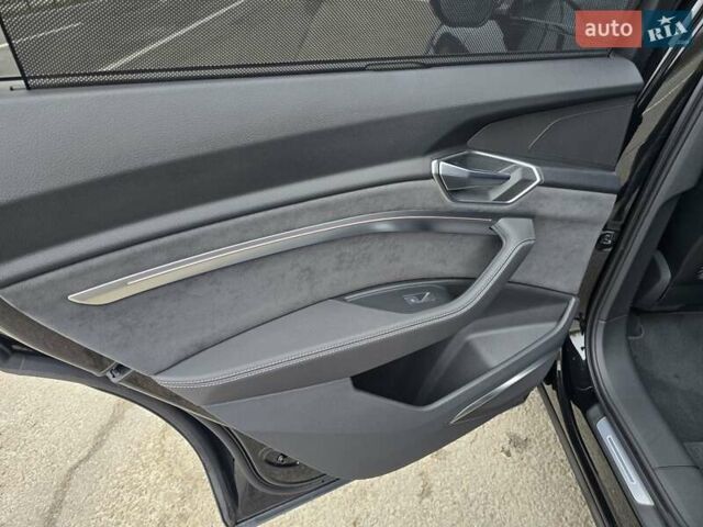 Чорний Ауді E-Tron, об'ємом двигуна 0 л та пробігом 61 тис. км за 47777 $, фото 68 на Automoto.ua