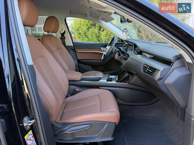 Чорний Ауді E-Tron, об'ємом двигуна 0 л та пробігом 79 тис. км за 29999 $, фото 42 на Automoto.ua