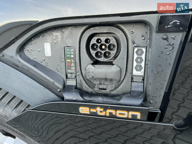 Черный Ауди E-Tron, объемом двигателя 0 л и пробегом 22 тыс. км за 29900 $, фото 28 на Automoto.ua