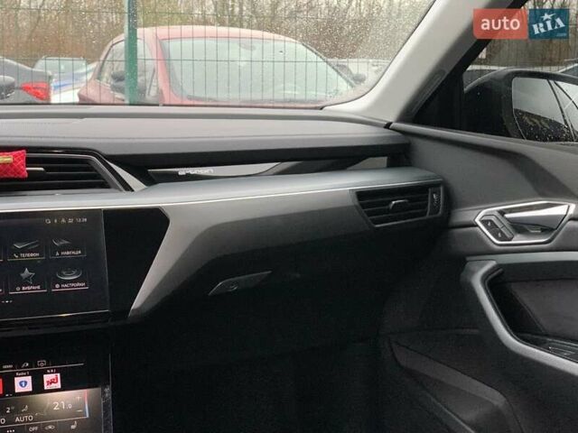 Черный Ауди E-Tron, объемом двигателя 0 л и пробегом 64 тыс. км за 35955 $, фото 74 на Automoto.ua