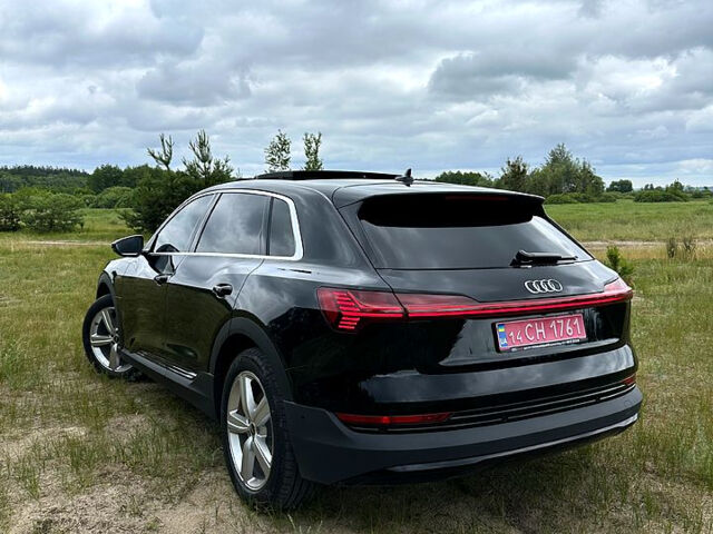 Черный Ауди E-Tron, объемом двигателя 1 л и пробегом 59 тыс. км за 34700 $, фото 4 на Automoto.ua