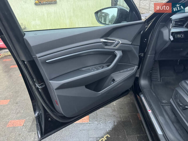 Чорний Ауді E-Tron, об'ємом двигуна 0 л та пробігом 142 тис. км за 29950 $, фото 10 на Automoto.ua