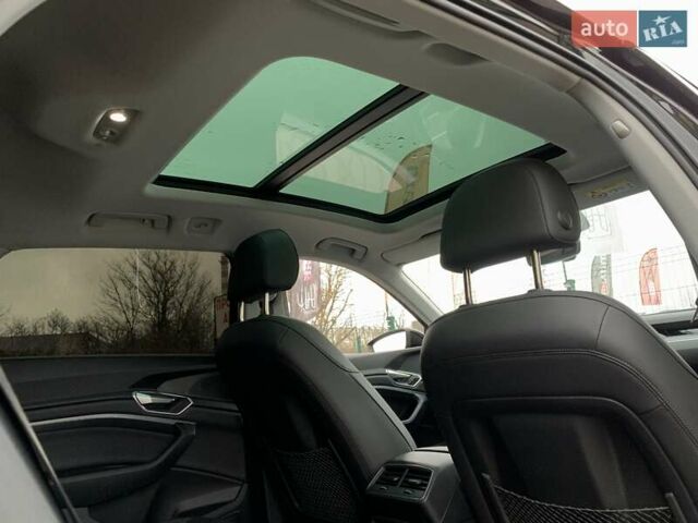 Черный Ауди E-Tron, объемом двигателя 0 л и пробегом 64 тыс. км за 35955 $, фото 37 на Automoto.ua