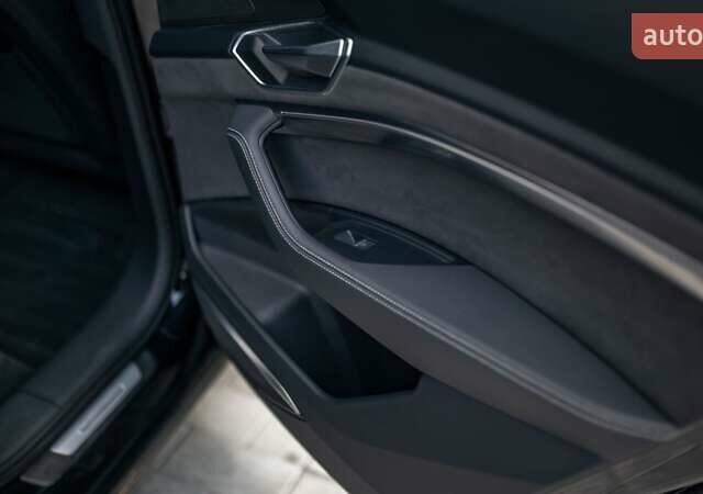 Черный Ауди E-Tron, объемом двигателя 0 л и пробегом 25 тыс. км за 55000 $, фото 58 на Automoto.ua