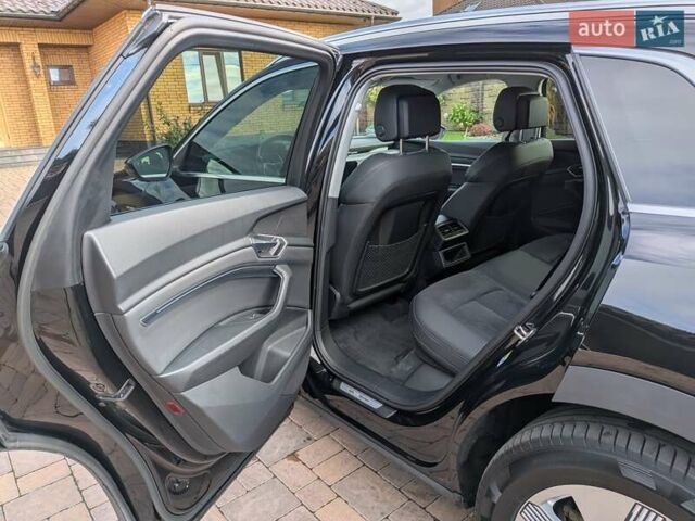 Черный Ауди E-Tron, объемом двигателя 0 л и пробегом 95 тыс. км за 29800 $, фото 30 на Automoto.ua