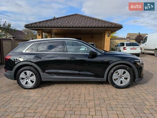 Черный Ауди E-Tron, объемом двигателя 0 л и пробегом 95 тыс. км за 29800 $, фото 10 на Automoto.ua