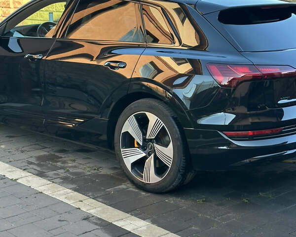 Черный Ауди E-Tron, объемом двигателя 0 л и пробегом 38 тыс. км за 35500 $, фото 45 на Automoto.ua