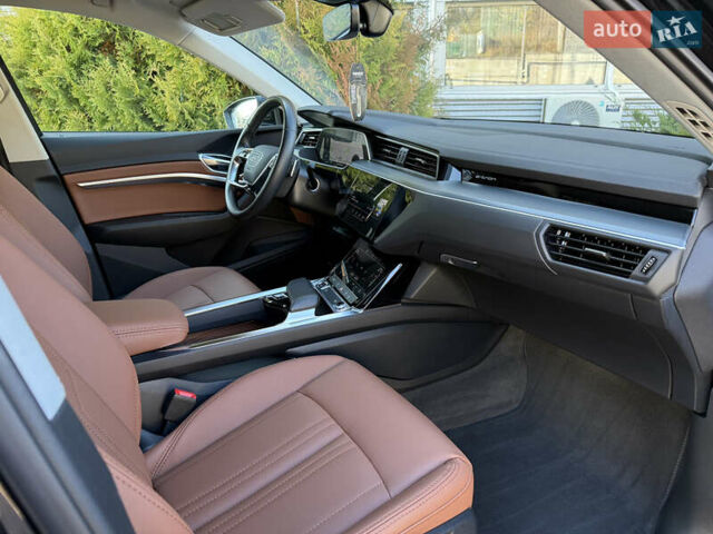 Чорний Ауді E-Tron, об'ємом двигуна 0 л та пробігом 79 тис. км за 29999 $, фото 39 на Automoto.ua