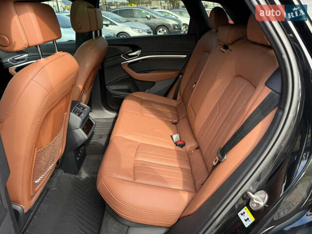 Черный Ауди E-Tron, объемом двигателя 0 л и пробегом 80 тыс. км за 34500 $, фото 60 на Automoto.ua