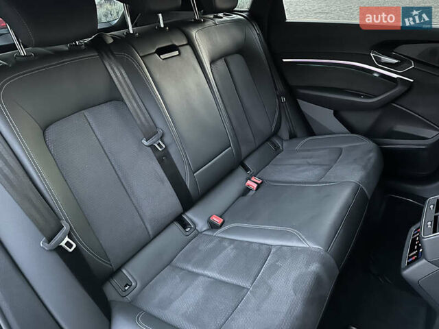 Черный Ауди E-Tron, объемом двигателя 0 л и пробегом 158 тыс. км за 31000 $, фото 56 на Automoto.ua