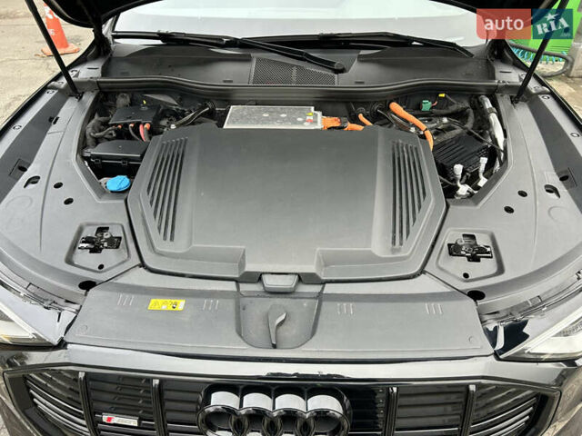Чорний Ауді E-Tron, об'ємом двигуна 0 л та пробігом 23 тис. км за 54900 $, фото 2 на Automoto.ua