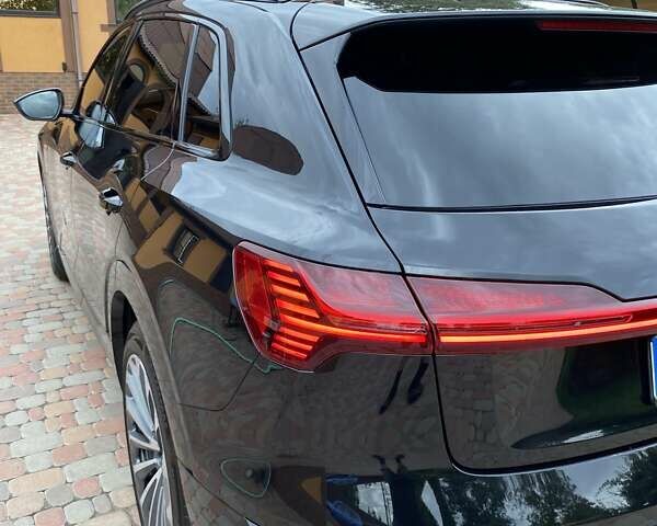 Черный Ауди E-Tron, объемом двигателя 0 л и пробегом 101 тыс. км за 38777 $, фото 39 на Automoto.ua