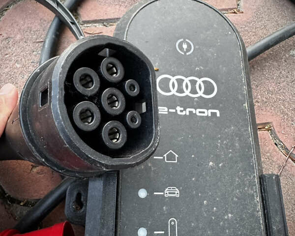 Черный Ауди E-Tron, объемом двигателя 0 л и пробегом 28 тыс. км за 39000 $, фото 67 на Automoto.ua
