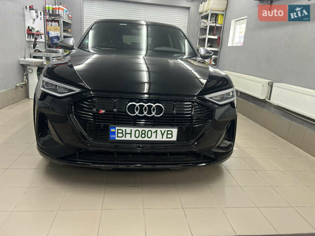 Чорний Ауді E-Tron, об'ємом двигуна 0 л та пробігом 57 тис. км за 41500 $, фото 3 на Automoto.ua