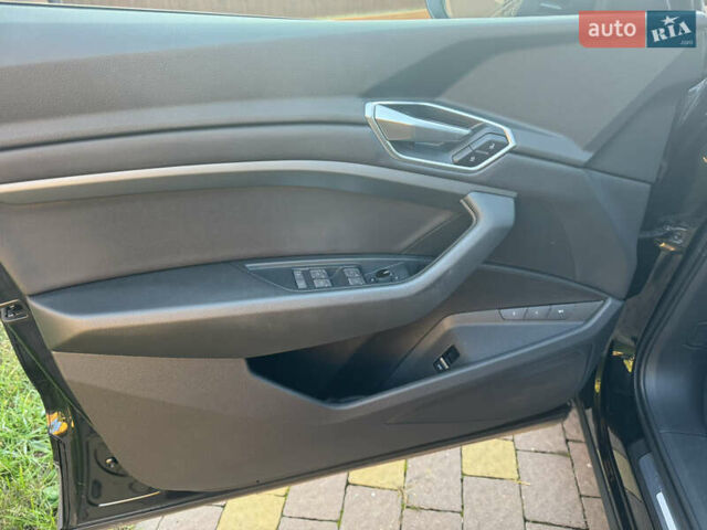 Черный Ауди E-Tron, объемом двигателя 0 л и пробегом 129 тыс. км за 27777 $, фото 13 на Automoto.ua