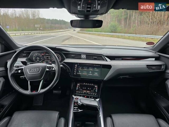 Чорний Ауді E-Tron, об'ємом двигуна 0 л та пробігом 61 тис. км за 47777 $, фото 99 на Automoto.ua