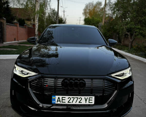 Черный Ауди E-Tron, объемом двигателя 0 л и пробегом 28 тыс. км за 39000 $, фото 2 на Automoto.ua