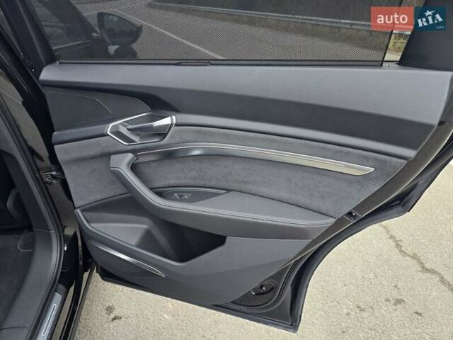 Чорний Ауді E-Tron, об'ємом двигуна 0 л та пробігом 61 тис. км за 47777 $, фото 77 на Automoto.ua