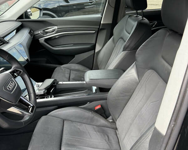 Чорний Ауді E-Tron, об'ємом двигуна 0 л та пробігом 55 тис. км за 36500 $, фото 12 на Automoto.ua