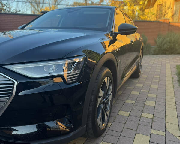 Черный Ауди E-Tron, объемом двигателя 0 л и пробегом 129 тыс. км за 27499 $, фото 10 на Automoto.ua