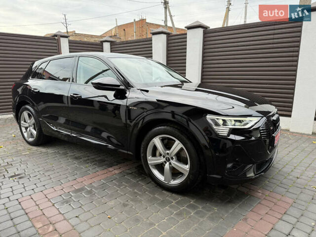 Черный Ауди E-Tron, объемом двигателя 0 л и пробегом 64 тыс. км за 31700 $, фото 2 на Automoto.ua