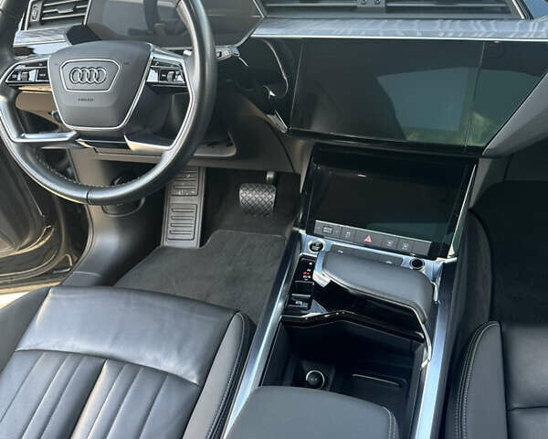 Черный Ауди E-Tron, объемом двигателя 0 л и пробегом 45 тыс. км за 30800 $, фото 11 на Automoto.ua