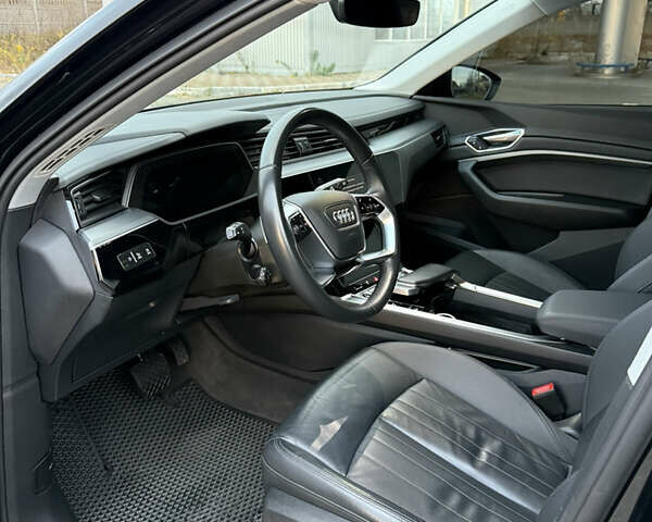 Черный Ауди E-Tron, объемом двигателя 0 л и пробегом 62 тыс. км за 36200 $, фото 16 на Automoto.ua