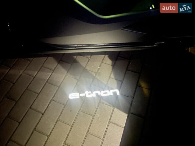 Черный Ауди E-Tron, объемом двигателя 0 л и пробегом 39 тыс. км за 39950 $, фото 33 на Automoto.ua