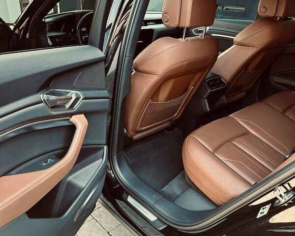 Чорний Ауді E-Tron, об'ємом двигуна 0 л та пробігом 78 тис. км за 42000 $, фото 22 на Automoto.ua