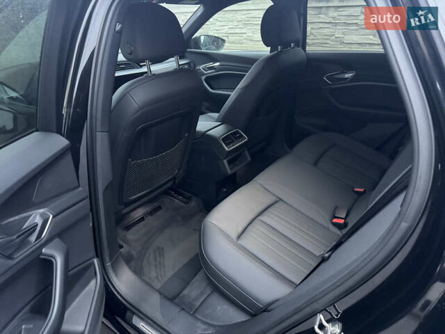Чорний Ауді E-Tron, об'ємом двигуна 0 л та пробігом 142 тис. км за 29950 $, фото 11 на Automoto.ua
