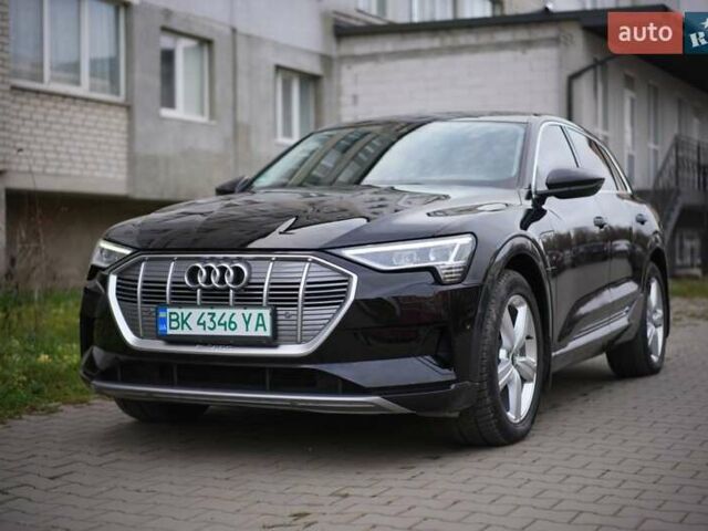 Чорний Ауді E-Tron, об'ємом двигуна 0 л та пробігом 47 тис. км за 32900 $, фото 3 на Automoto.ua