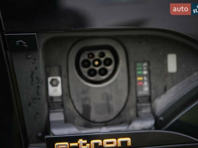 Чорний Ауді E-Tron, об'ємом двигуна 0 л та пробігом 47 тис. км за 32900 $, фото 17 на Automoto.ua
