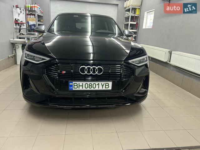 Чорний Ауді E-Tron, об'ємом двигуна 0 л та пробігом 57 тис. км за 41500 $, фото 4 на Automoto.ua