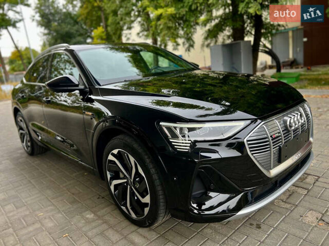 Черный Ауди E-Tron, объемом двигателя 0 л и пробегом 31 тыс. км за 45500 $, фото 3 на Automoto.ua