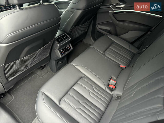 Черный Ауди E-Tron, объемом двигателя 0 л и пробегом 100 тыс. км за 38500 $, фото 38 на Automoto.ua