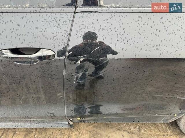 Чорний Ауді E-Tron, об'ємом двигуна 0 л та пробігом 81 тис. км за 25900 $, фото 4 на Automoto.ua