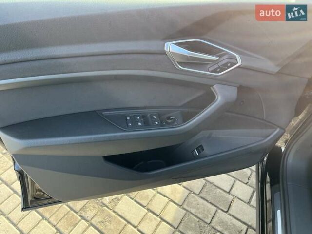 Чорний Ауді E-Tron, об'ємом двигуна 0 л та пробігом 60 тис. км за 33500 $, фото 19 на Automoto.ua