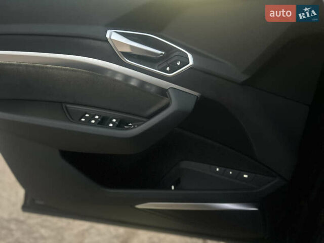 Чорний Ауді E-Tron, об'ємом двигуна 0 л та пробігом 57 тис. км за 41500 $, фото 48 на Automoto.ua