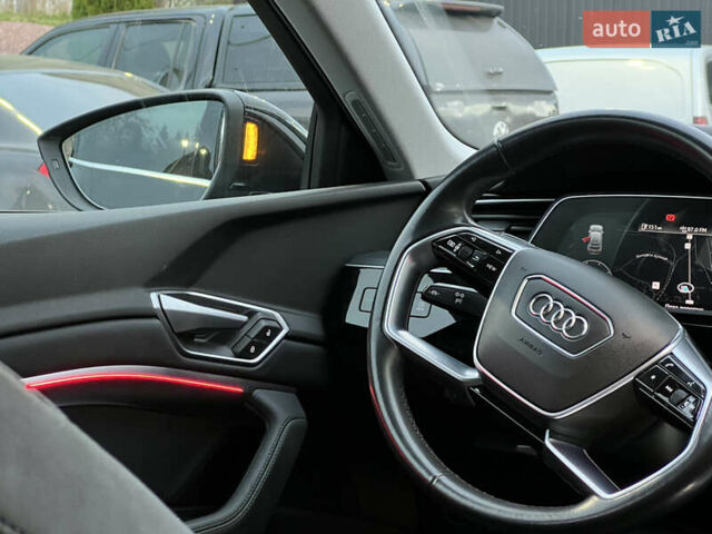 Чорний Ауді E-Tron, об'ємом двигуна 0 л та пробігом 112 тис. км за 33900 $, фото 11 на Automoto.ua