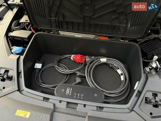 Черный Ауди E-Tron, объемом двигателя 0 л и пробегом 150 тыс. км за 31950 $, фото 84 на Automoto.ua