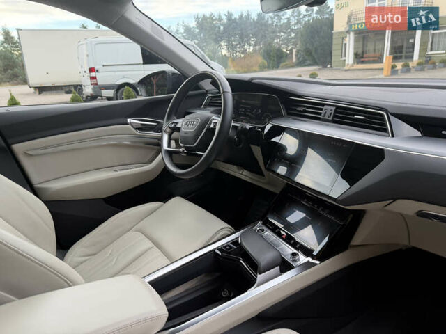 Черный Ауди E-Tron, объемом двигателя 0 л и пробегом 56 тыс. км за 40890 $, фото 29 на Automoto.ua
