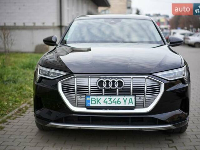 Чорний Ауді E-Tron, об'ємом двигуна 0 л та пробігом 47 тис. км за 32900 $, фото 2 на Automoto.ua