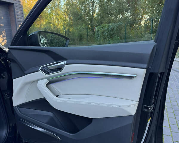 Черный Ауди E-Tron, объемом двигателя 0 л и пробегом 91 тыс. км за 36500 $, фото 77 на Automoto.ua